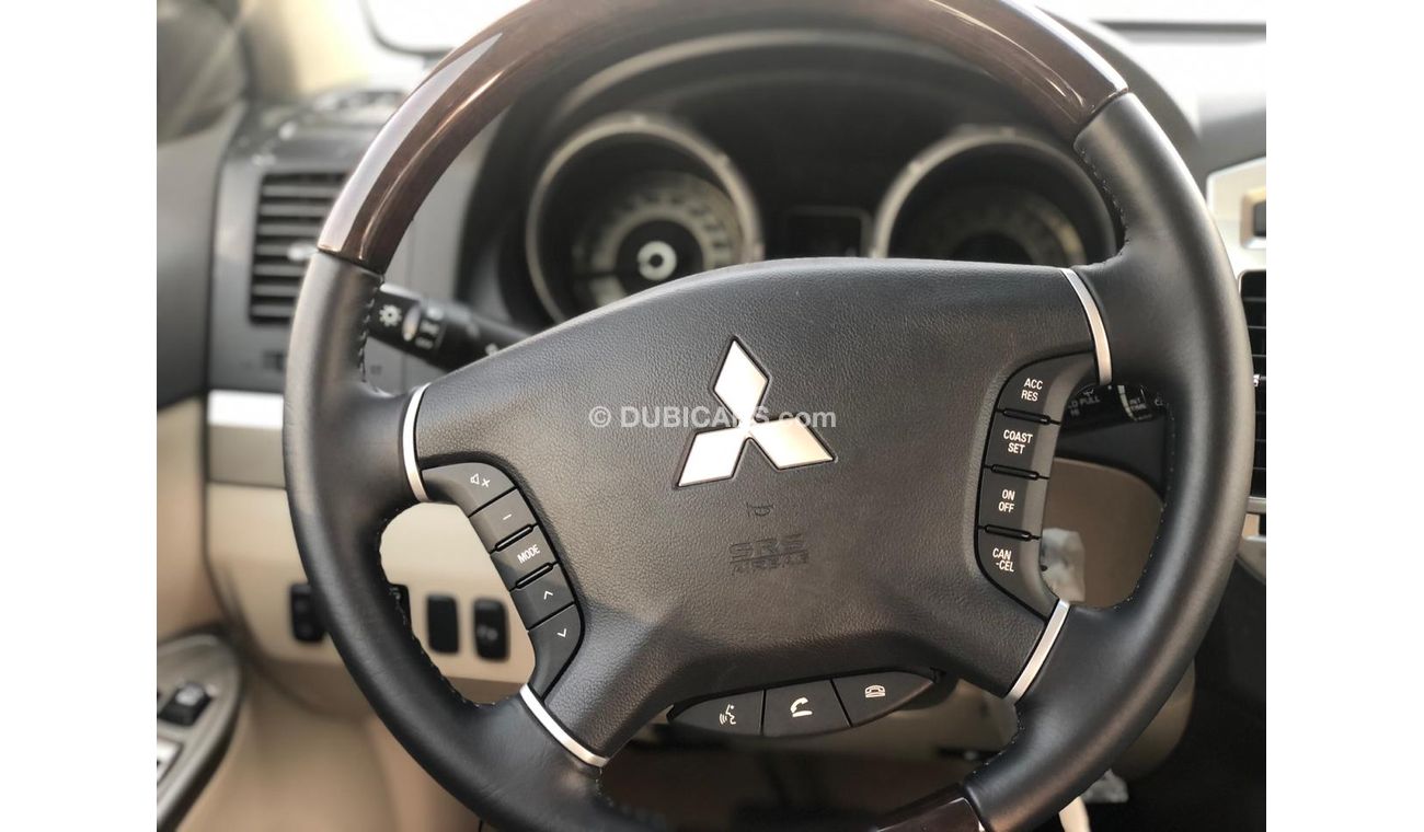 Mitsubishi Pajero GLS 3.0L, Alloy Rims 17'', 2-Power Seats, DVD+Camera, Back Sensors, Sunroof, CODE-MPGLS18