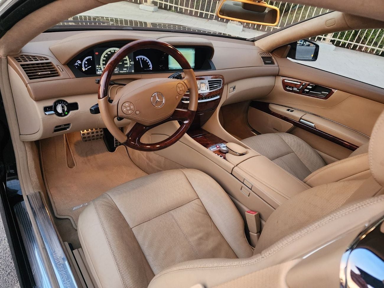 Mercedes-Benz CL 500 Mercedes-Benz CL500 Year Model: 2014 GCC Specifications  Low Kilometer Driven   Well maintained and