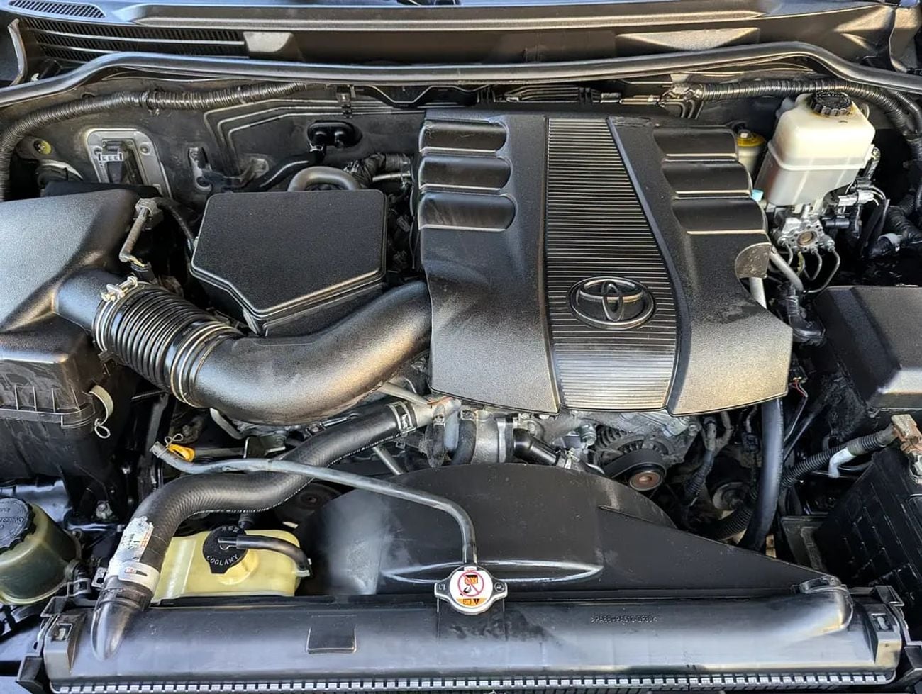 Toyota Land Cruiser GXR Facelifted With Interior and Exterior - GCC specs