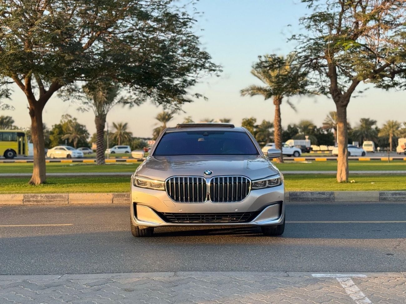 بي أم دبليو 730Li Luxury M Sport Package 2.0L