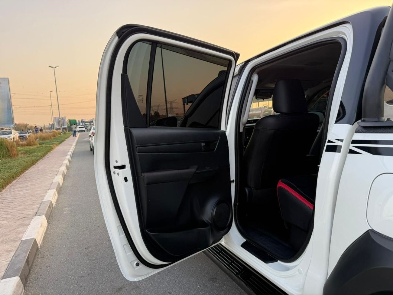 Toyota Hilux GR SPORTS KIT | DOUBLE CABIN | RHD | AUTOMATIC | 2.8L DIESEL | LEATHER + LED ROOF LIGHTS