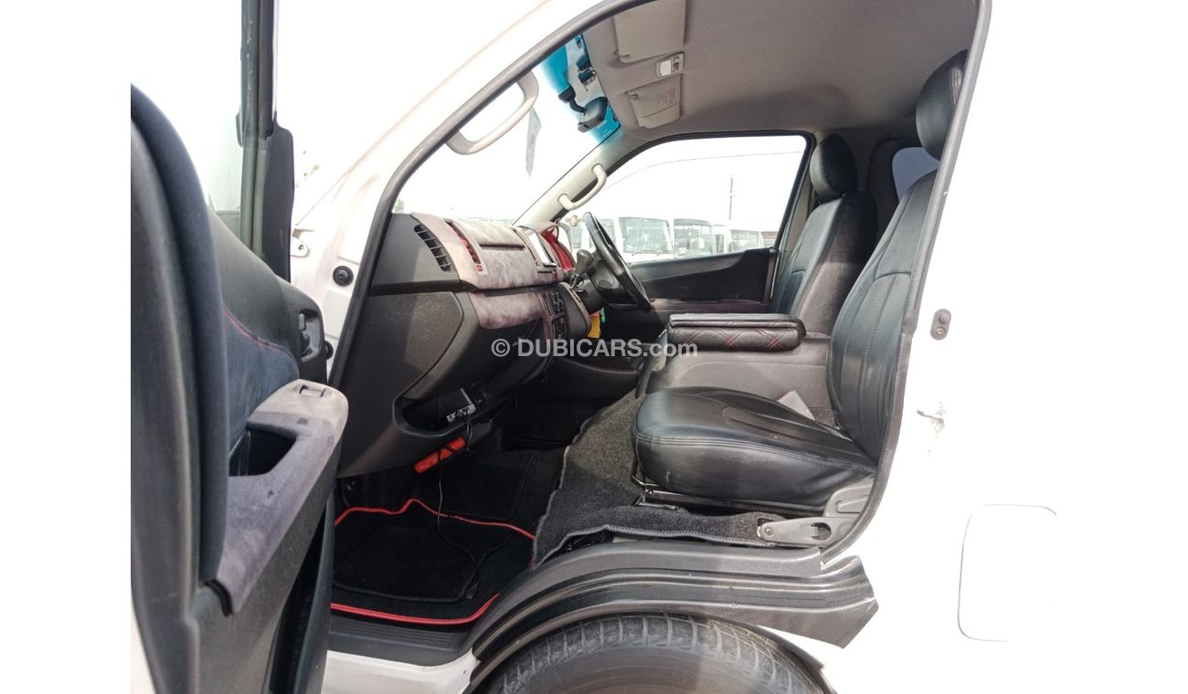 تويوتا هاياس TOYOTA HIACE VAN RIGHT HAND DRIVE(PM46703)