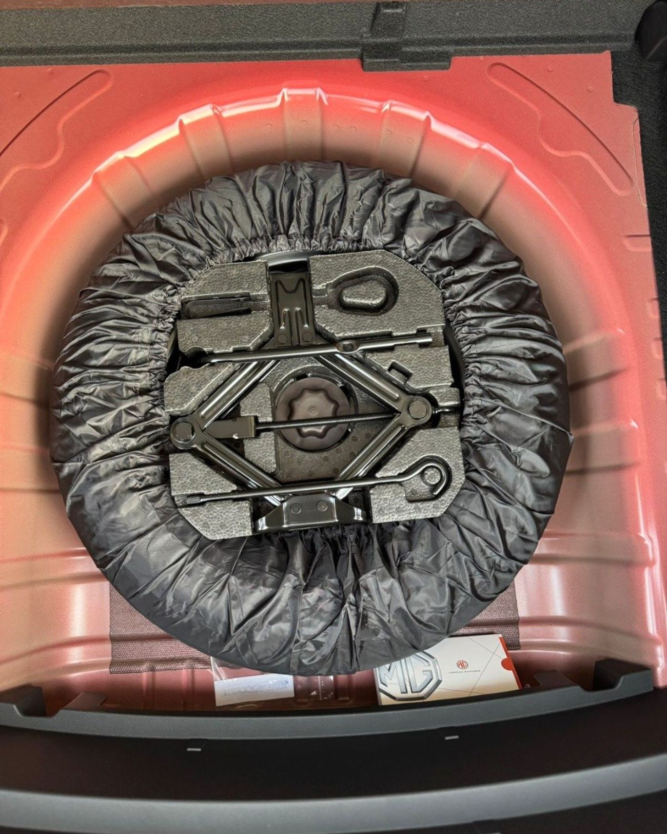 MG ZS MG ZS 1.5L (LUXURY) - 2025 MODEL RED COLOR