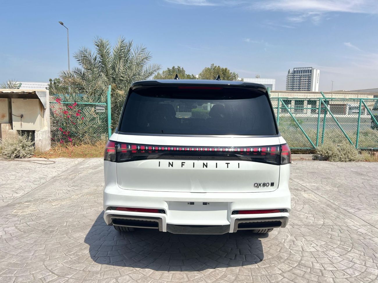 إنفينيتي QX80 Autograph Captain Chairs 3.5L