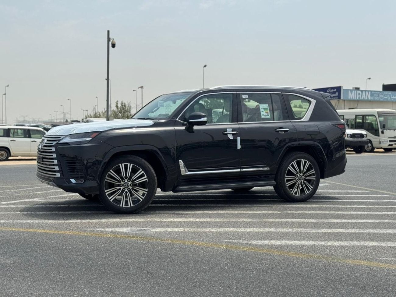 لكزس LX 700h SIGNATURE
