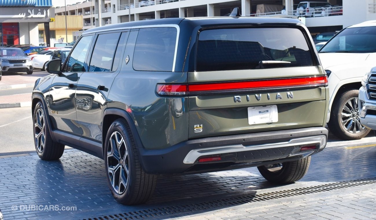 Rivian R1S Full Electric Car with 11 cameras