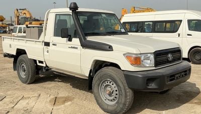 تويوتا لاند كروزر بيك آب Pick up truck. single cabin. 4.2L . 4*4 . 3 seats . 2 doors