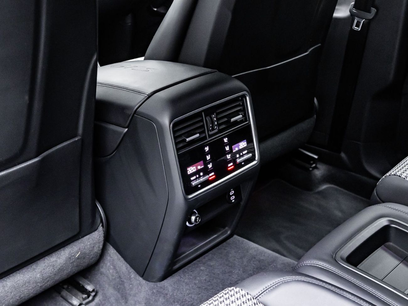 Porsche Cayenne 2023 Porsche Cayenne GTS Coupe, Lightweight Package, 2027 Porsche Warranty, Full Service History,GCC