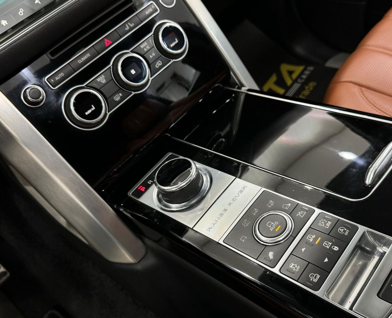 Land Rover Range Rover 2017 Range Rover Vogue SE Supercharged, Warranty, Full Range Rover Service History, Full Option, GCC