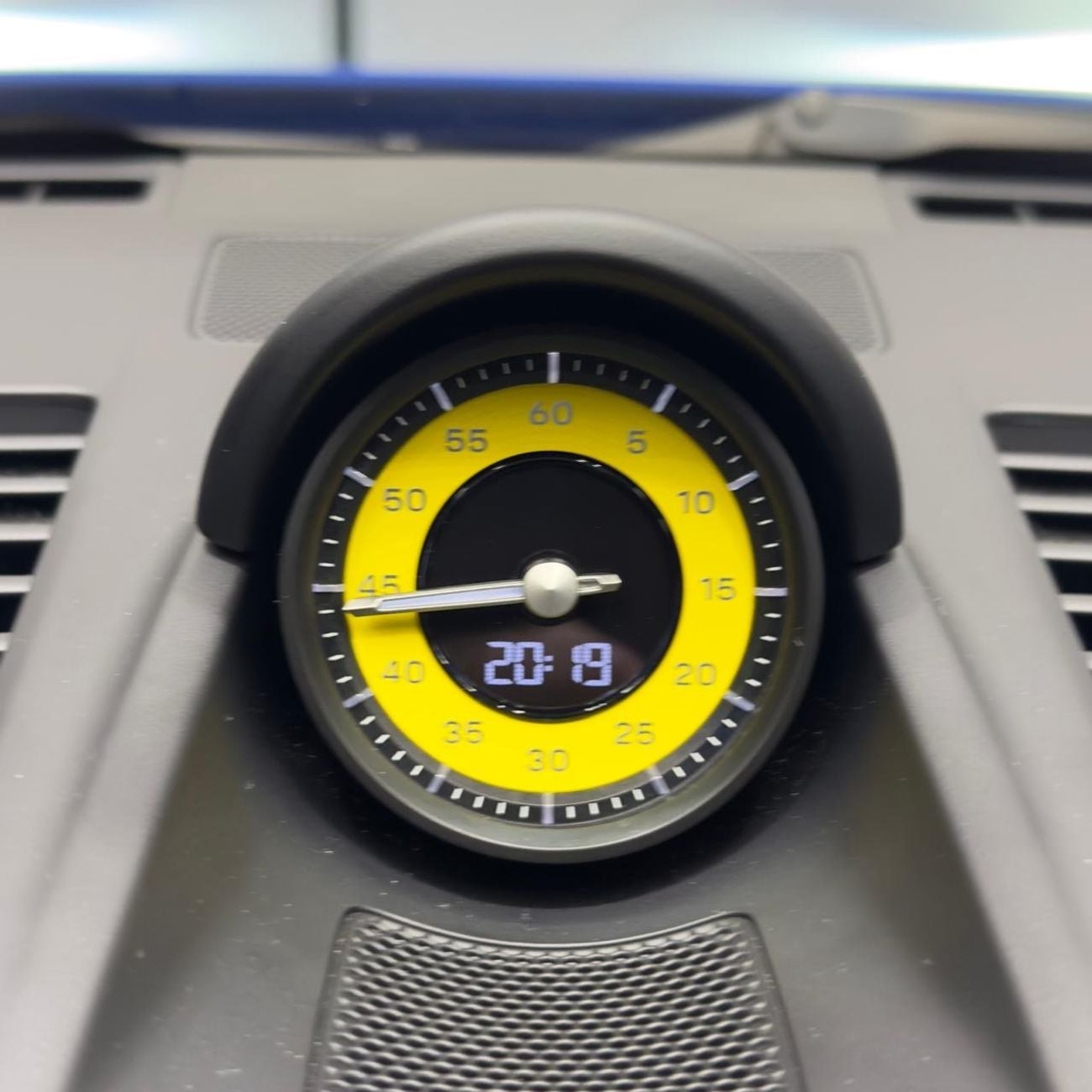 Porsche 911 CARRERA | GCC | Warranty until 2028 extendable