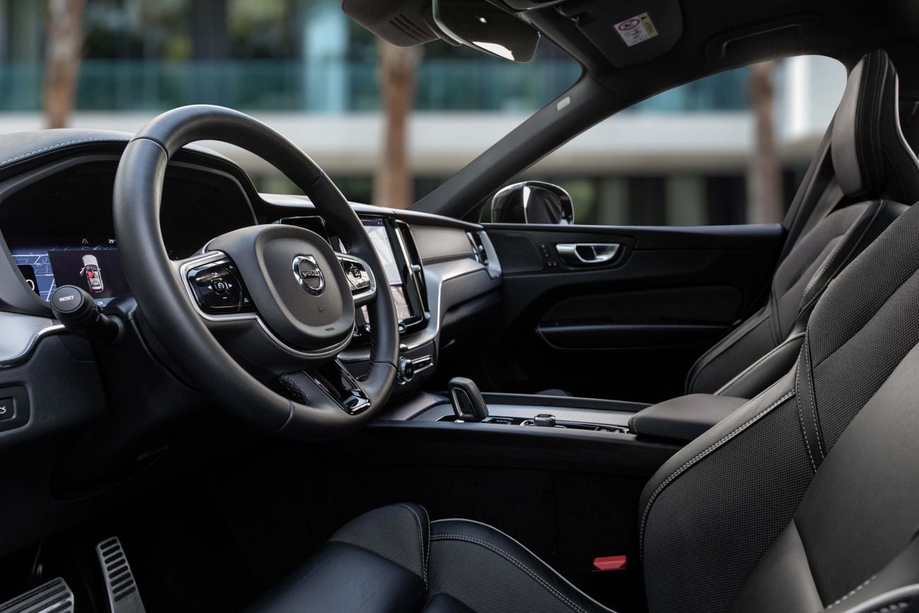 Volvo XC60 XC60 B5 R-Design | 2,057 P.M | 0% Downpayment | 2027 VOLVO WARRANTY!