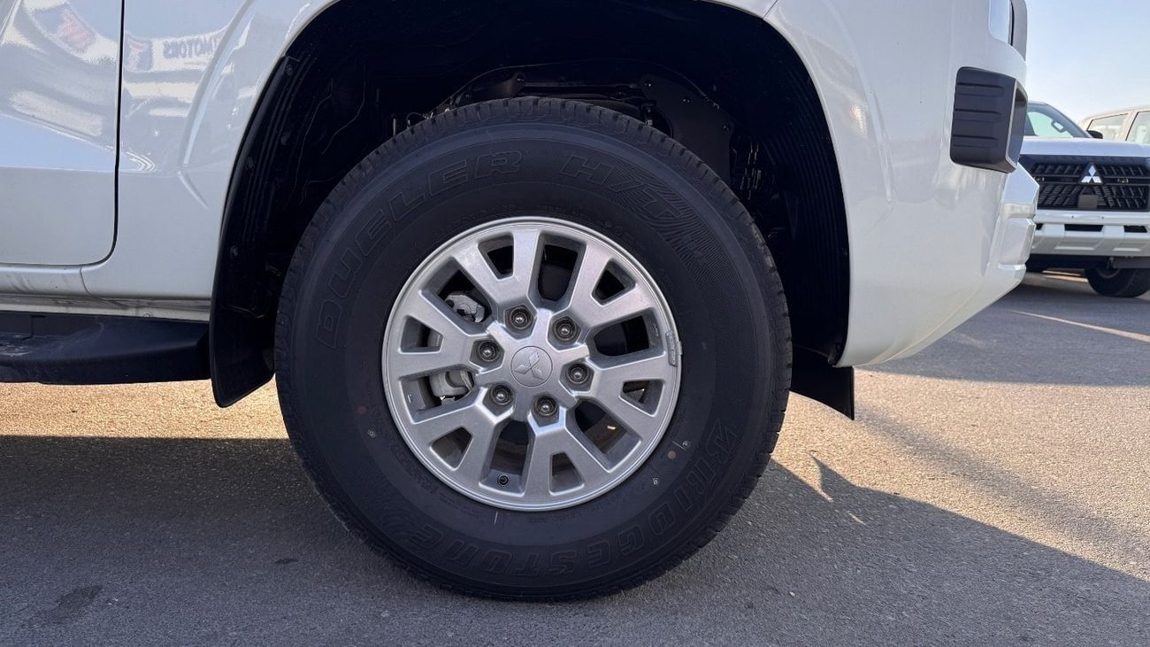 ميتسوبيشي L200 L200 2.4L med option diesel A/T