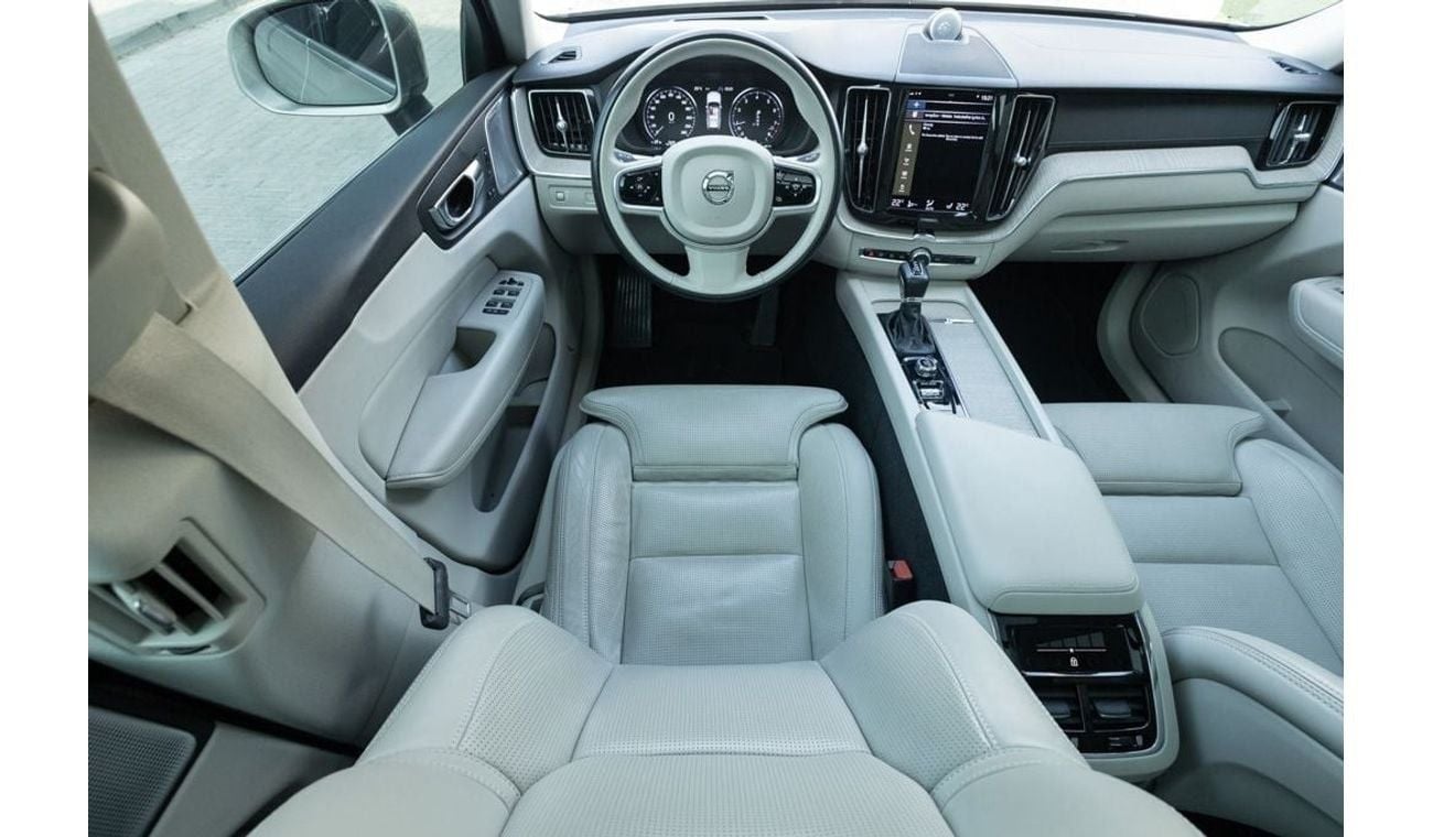 فولفو XC 60 T5 Momentum 2.0L AWD Volvo XC60 T5 2021 GCC under Agency Warranty and Service Contract with Flexible