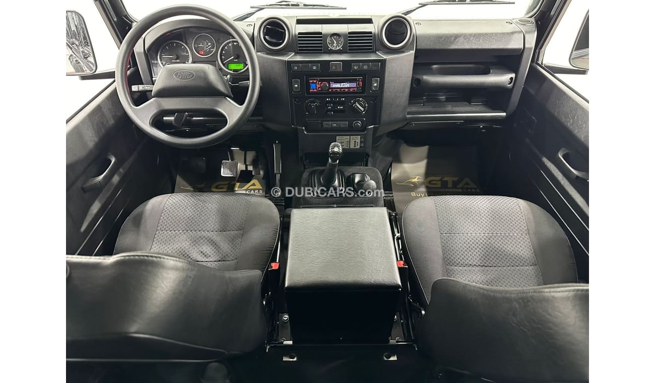 Land Rover Defender 2014 Land Rover Defender 110 Manual Transmission, Service History, Low Kms, GCC