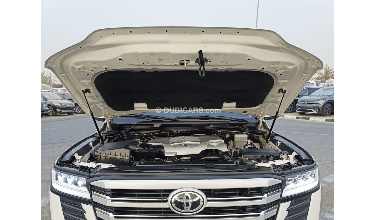 Toyota Land Cruiser VXR / 5.7L /  1 YEAR WARANTY / REGISTERATION / INSURANCE FREE (LOT # 35734)