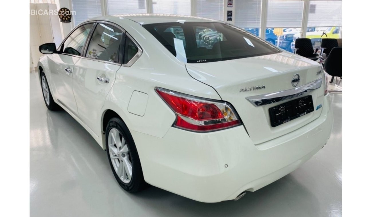 Nissan Altima GCC .. FSH .. Original Paint .. Top Range .. Sunroof