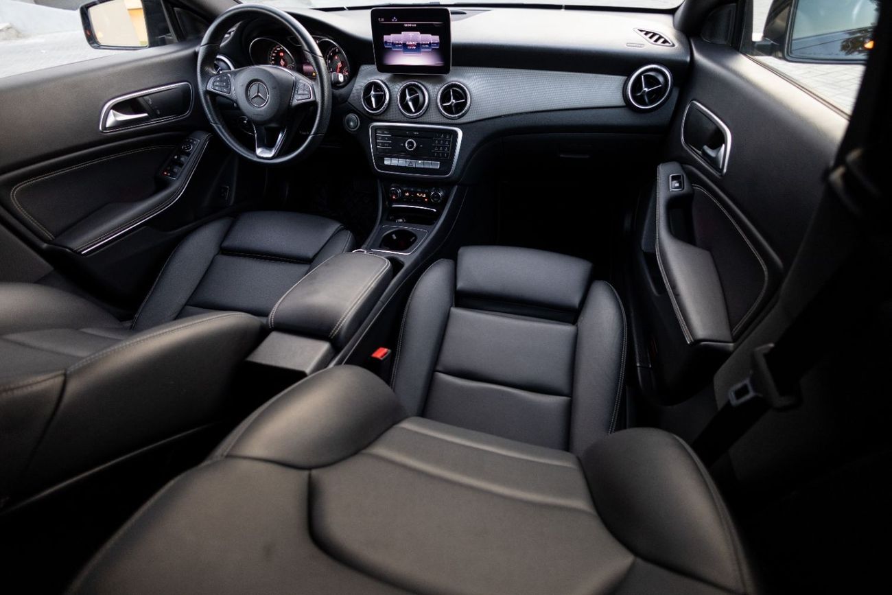 Mercedes-Benz CLA 200 Std 2.0L Mercedes-Benz CLA200 2019 GCC under Warranty with Flexible Down-Payment.