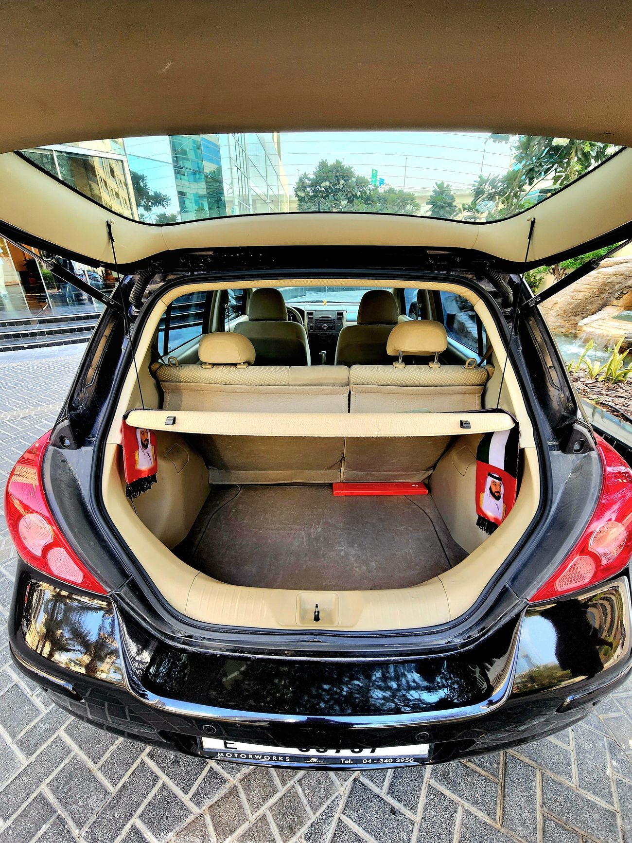 Nissan Tiida SV 1.8L Hatchback