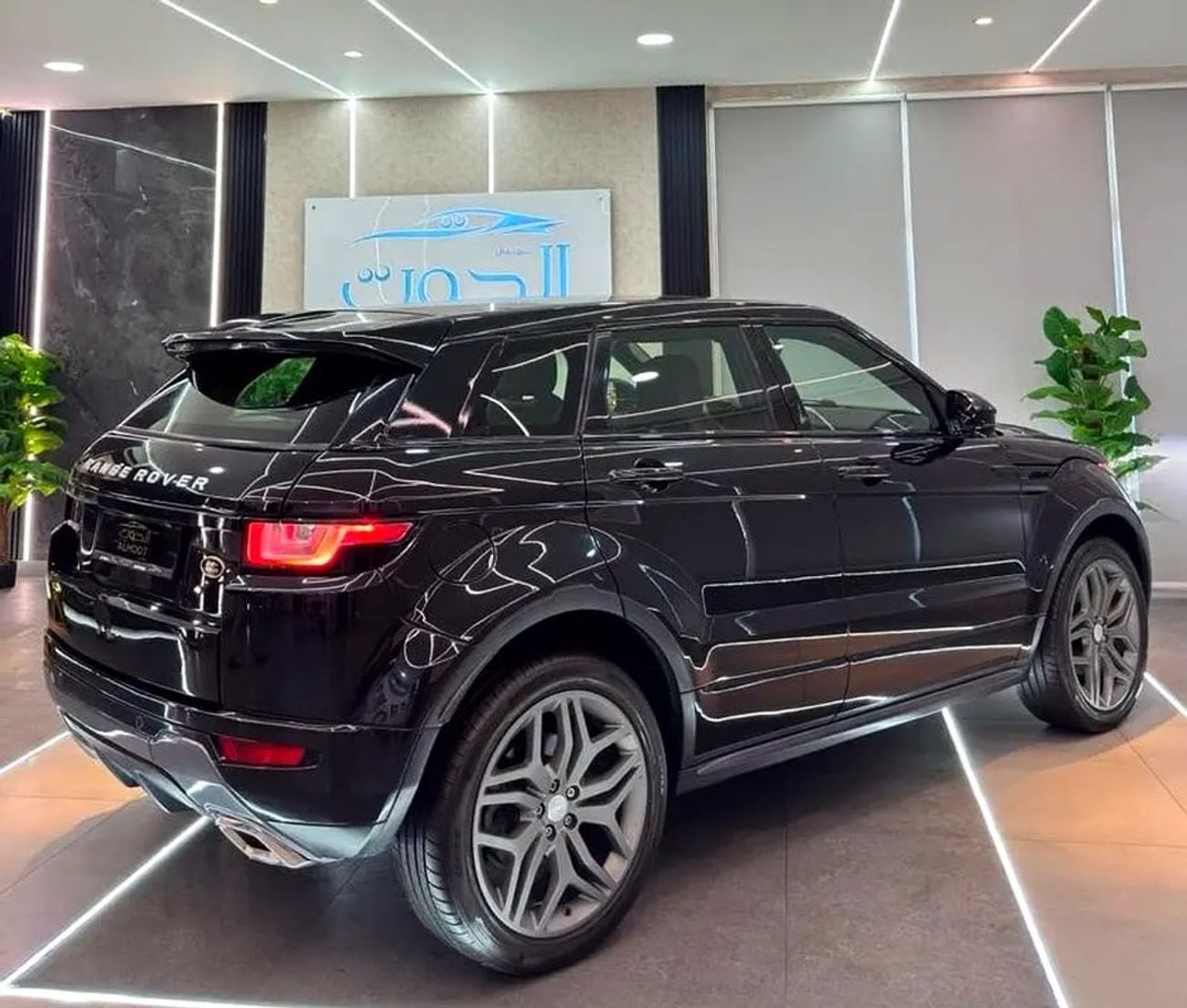 Land Rover Range Rover Evoque HSE DYNAMIC SPECIAL || TOP RANGE || GCC || GIVEN WARRANTY || UNIQUE || RED INTERIOR