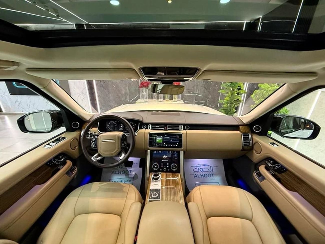 لاند روفر رينج روفر LWB Autobiography P400 3.0L AUTOBIOGRAPHY KIT RR VOGUE SUPERCHARGED || GCC || FULLY LOADED || SCREEN