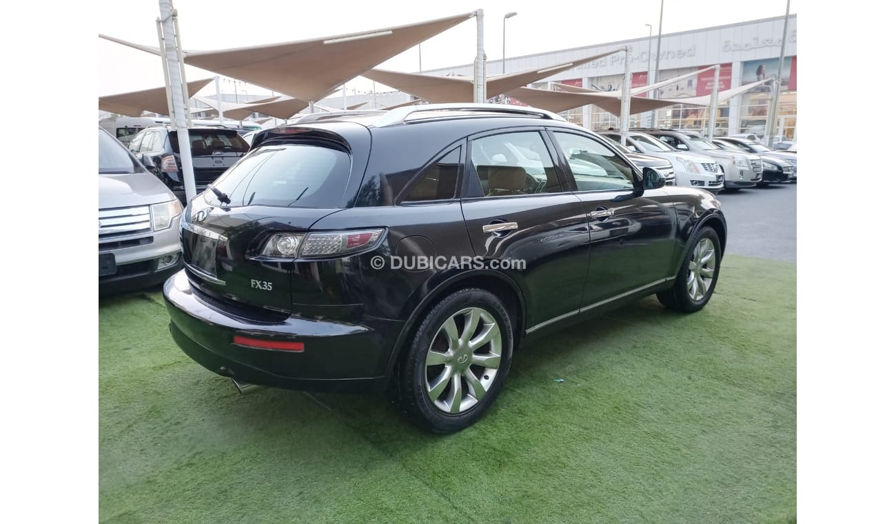 Infiniti FX35 2006 Gulf model, leather hatch, cruise control, sensor wheels, in excellent condition