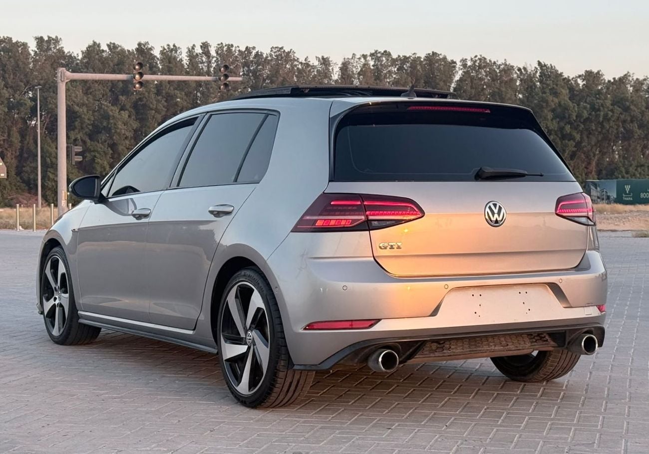 Volkswagen Golf GTI SPORT