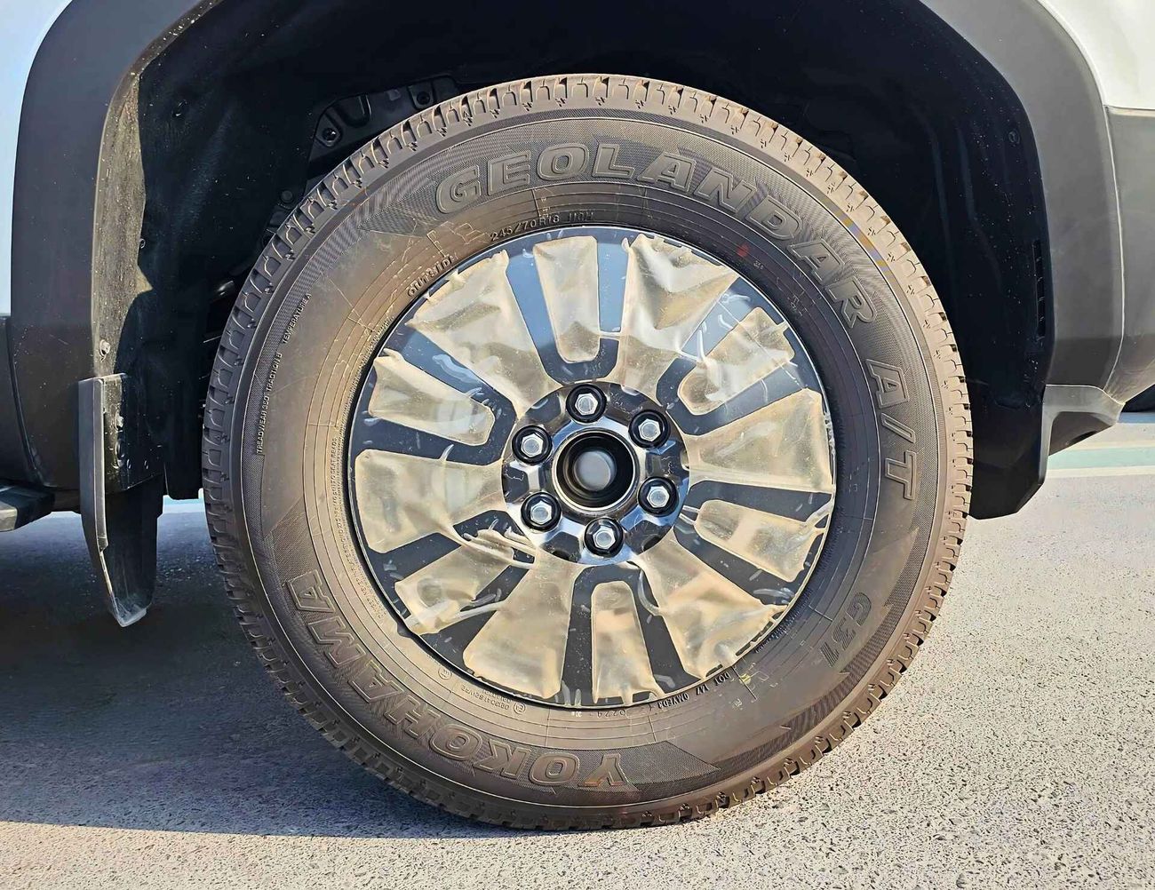 Toyota Prado 2.7L V4 PETROL / PUSH START / SUNROOF / MID OPTION (CODE # MID OPTION )