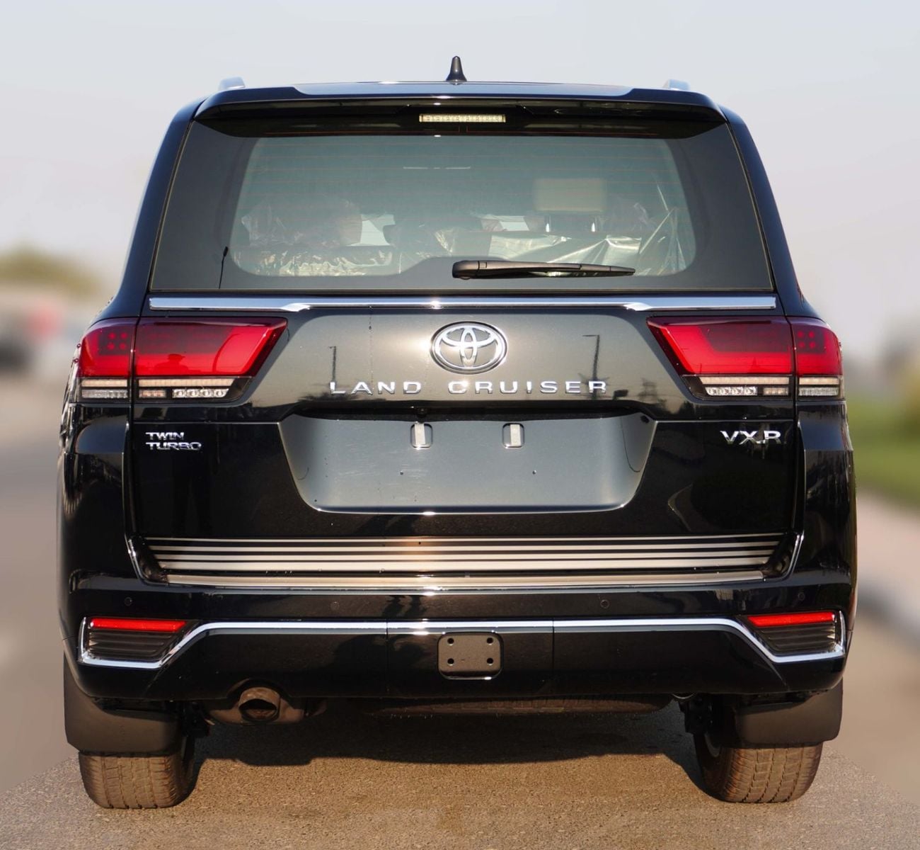 Toyota Land Cruiser TOYOTA LC300 VXR - 3.5L - PET - AT - FULL OPTION - 2026 MY ( YEMEN )