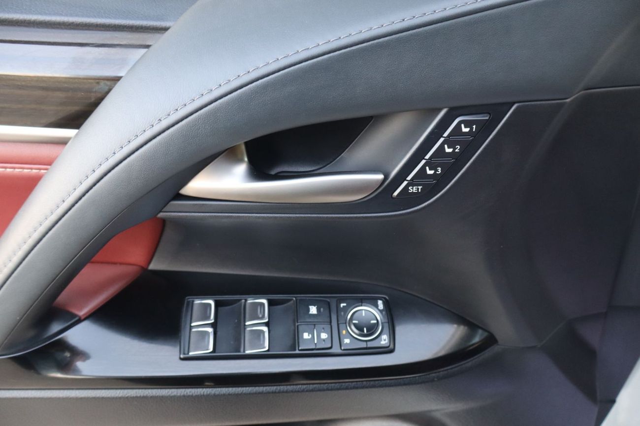 Lexus LX 570 Premier 5.7L