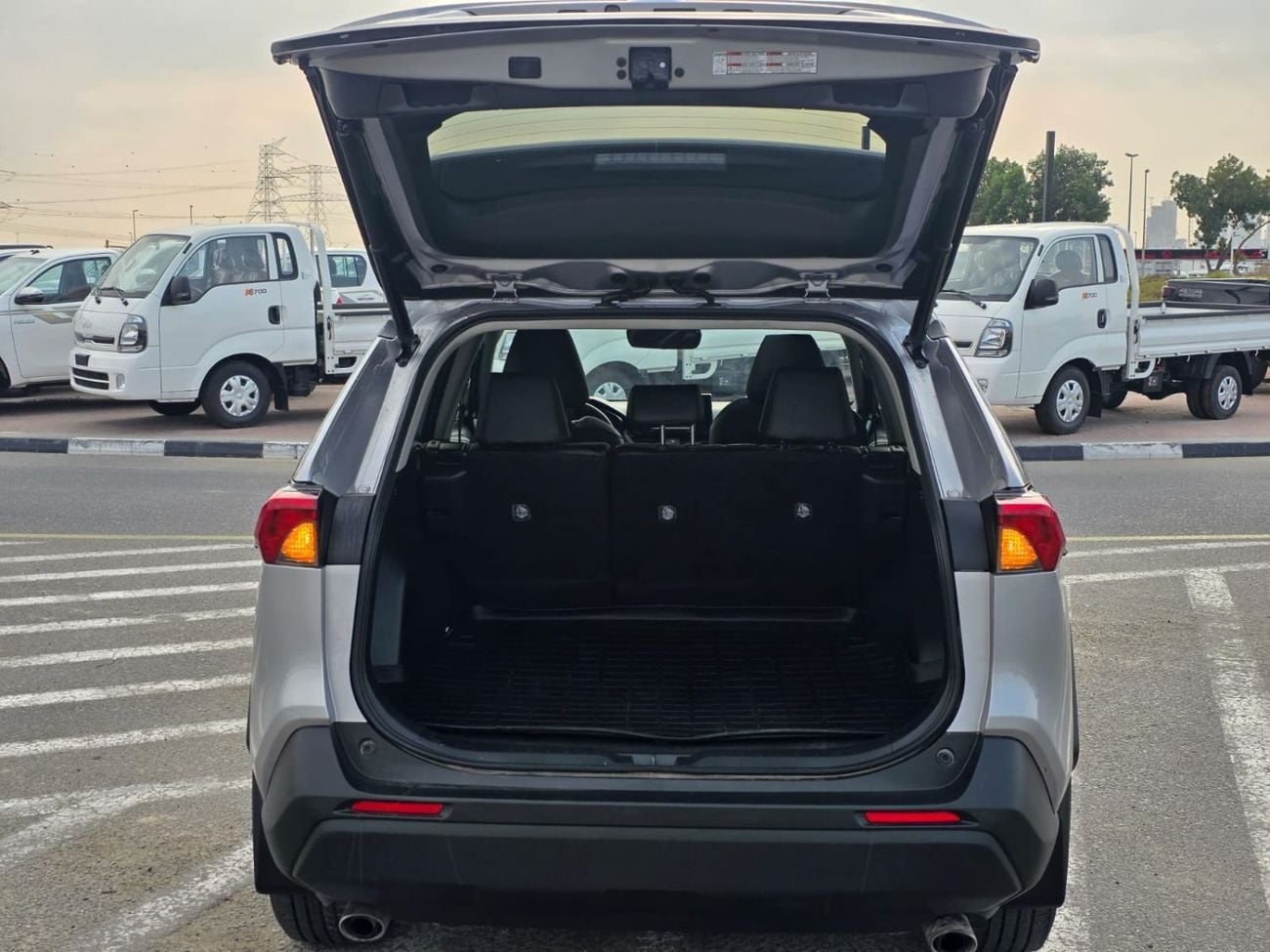 تويوتا راف ٤ 2.5L XLE Hybrid