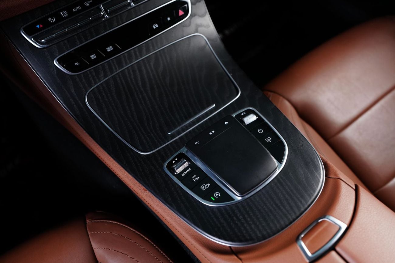 Mercedes Benz E300 AMG AMG Package-GCC-Mercedes FSH-Mercedes warranty and service valid till 12/2027