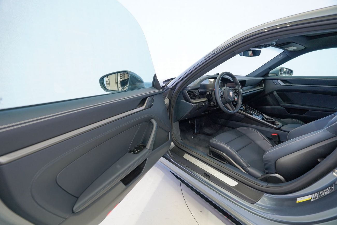 Porsche 911 Carrera 3.0L (444 HP) Coupe