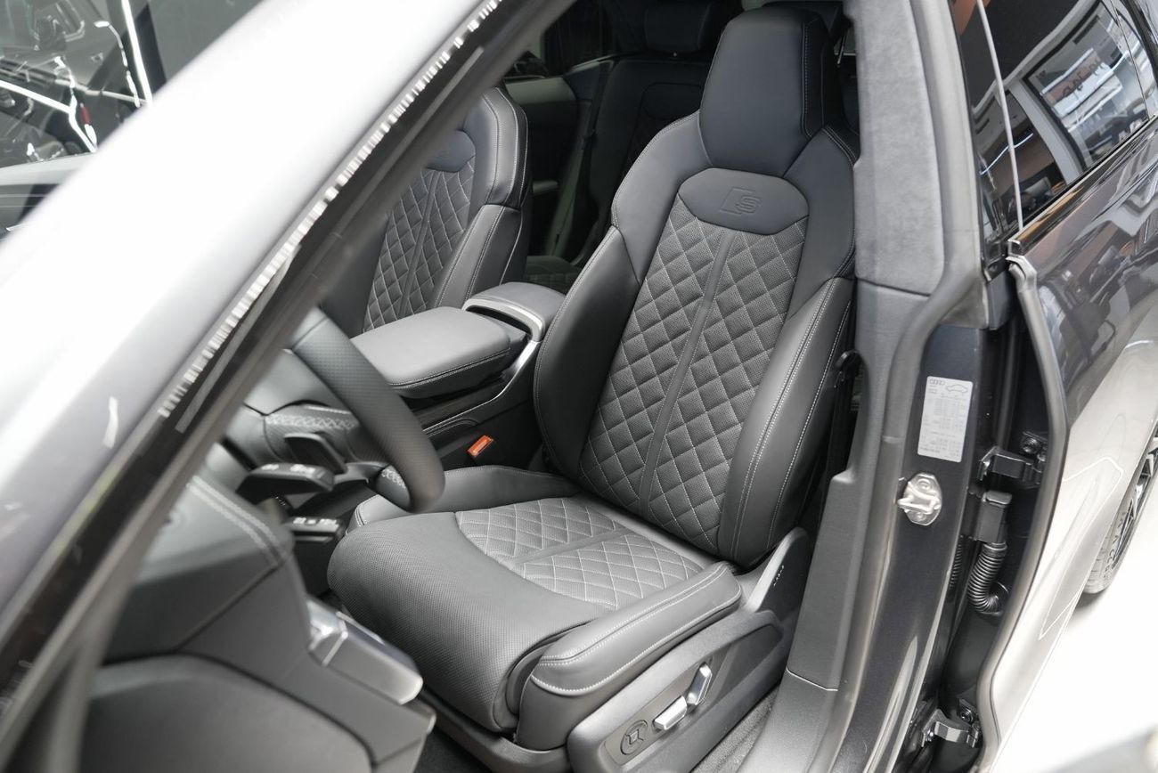 Audi Q8 55 TFSI quattro (340 HP) 2025 AUDI Q8 S-LINE 55 TFSI Quattro + 10% for local