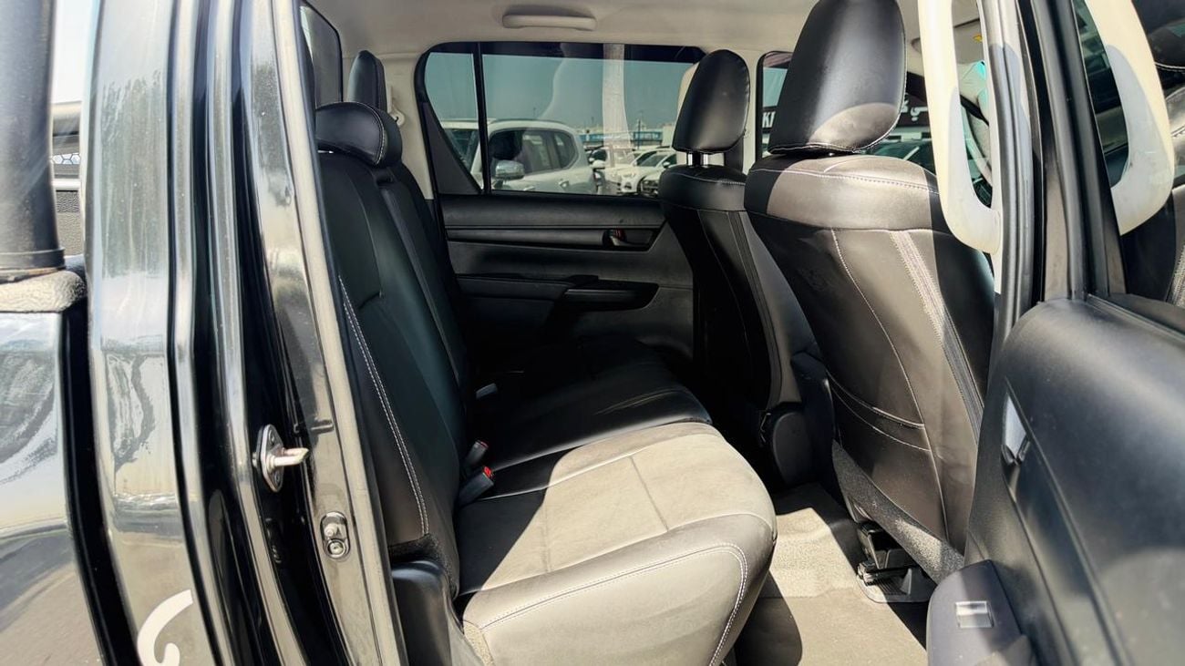 تويوتا هيلوكس 