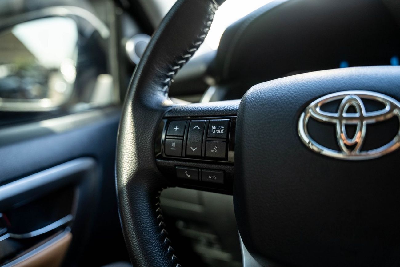 Toyota Fortuner VXR 4.0L (278 HP) VXR 2024 Agency Warranty Full Service History GCC 4.0L V6