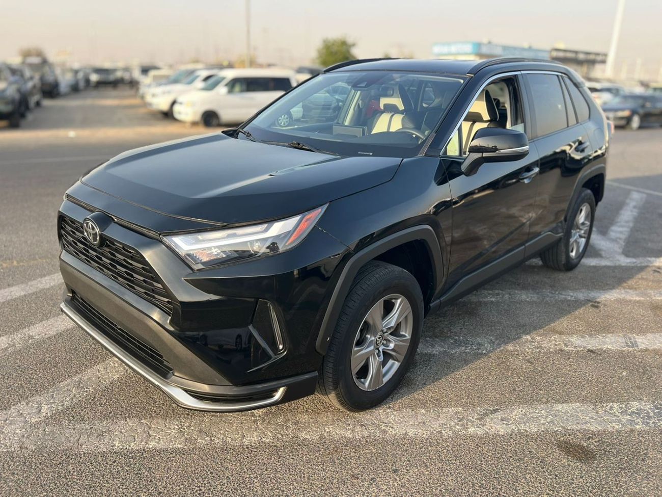 Toyota RAV4 2023 Toyota RAV4, XLE - 2.5L -V4 - 4 Wheel Drive - 4X4 - ELECTRIC  & LEATHER SEATS - PUSH START - Re