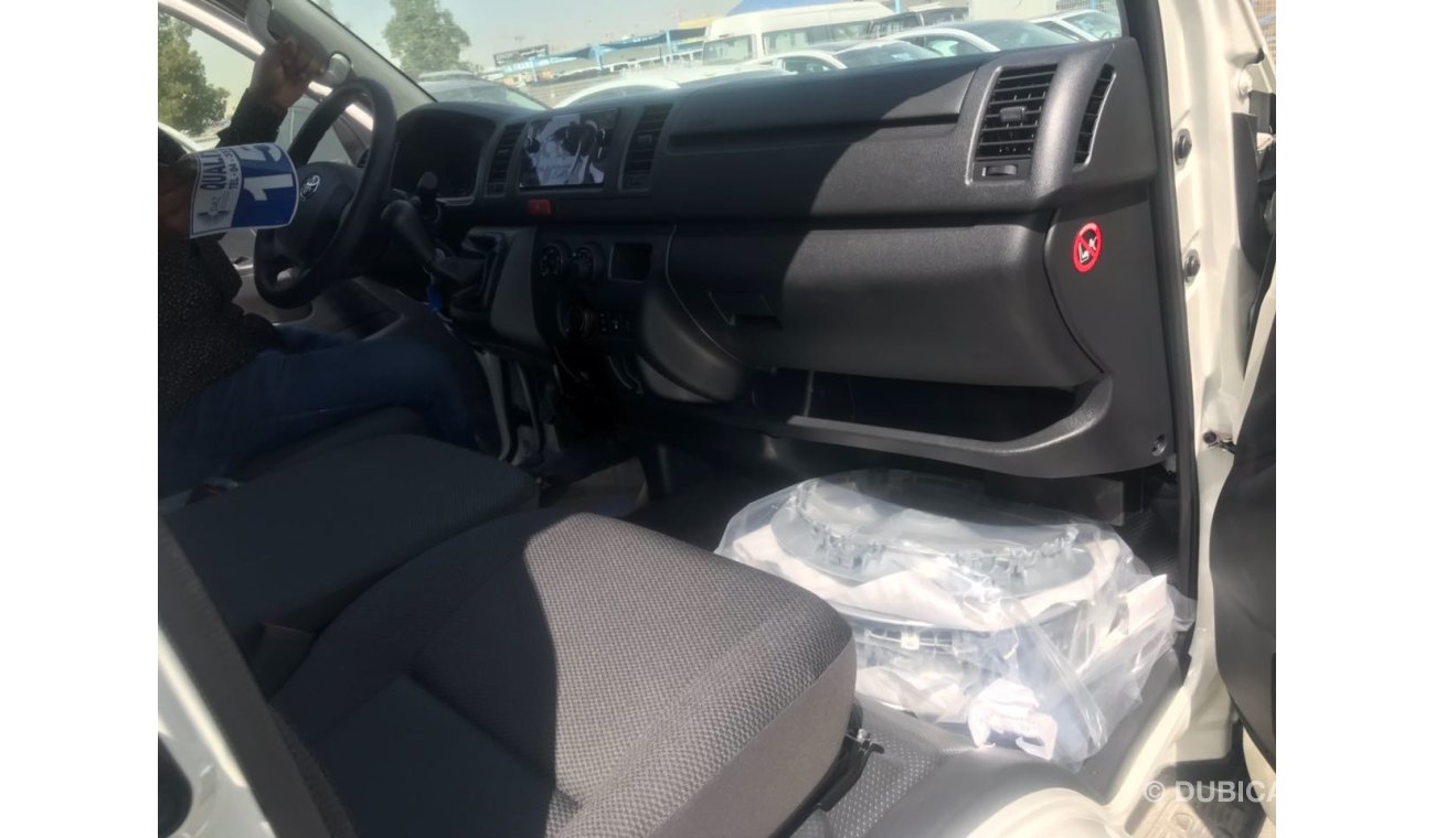 Toyota Hiace 15 seat