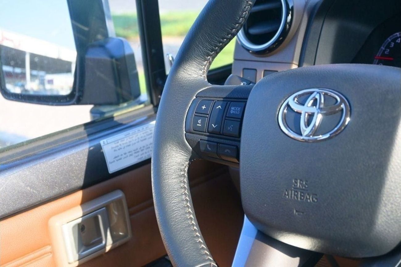 Toyota Land Cruiser 70 Toyota Land Cruiser Hard Top LC71 SHORT CHASE 4.0L Petrol AT