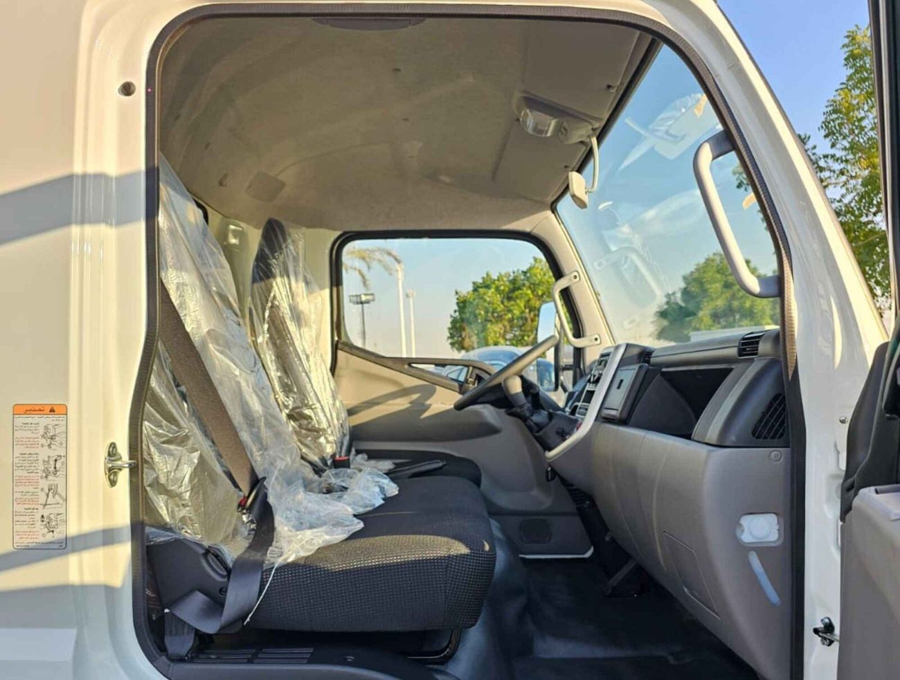 Mitsubishi Fuso Canter 4 TON CARGO BODY / ,4.2L DIESEL / SPECIAL PROMOTION