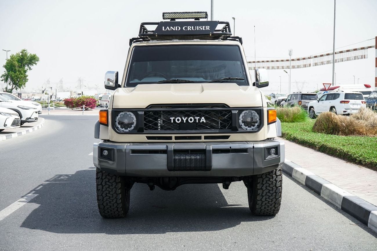 تويوتا لاند كروزر بيك آب The Toyota Land Cruiser Pickup (specifically the 70 Series/LC79) is a legendary, heavy-duty 4x4, ren
