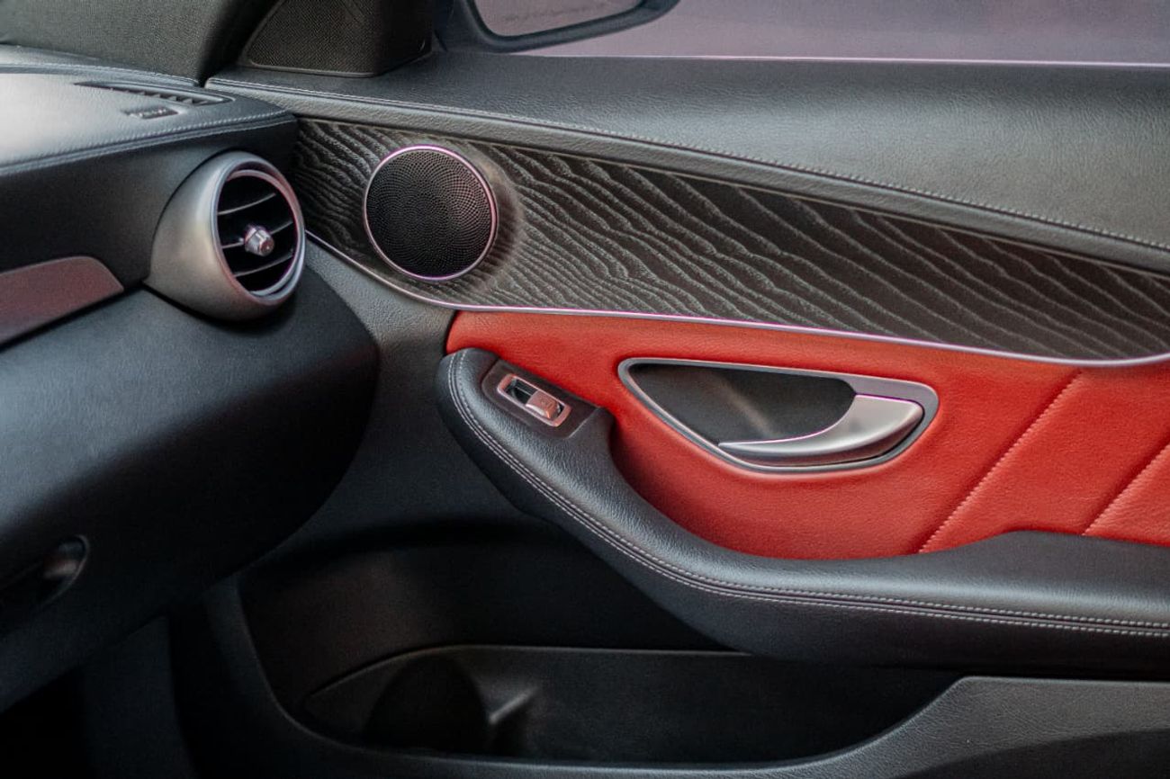 مرسيدس بنز C 200 GCC CAR FULL OPTION