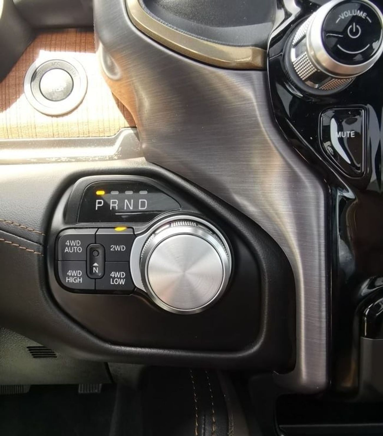 RAM 1500 Dodge RAM Longhorn - 2022- Red