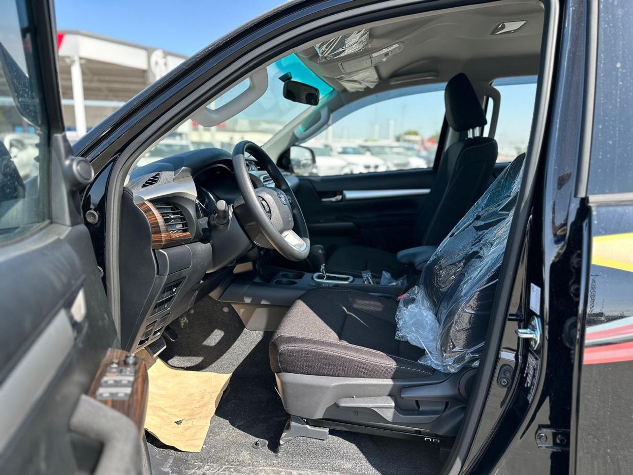 Toyota Hilux Toyota Hilux 2.7L A/T Full Option, Push Start, BSM, Black Color 2025/2025