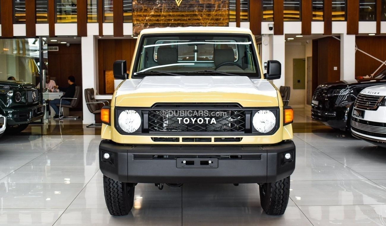 Toyota Land Cruiser Pick Up LAND CRUISER PETROL SINGLE CABIN 4.0L V6 2024