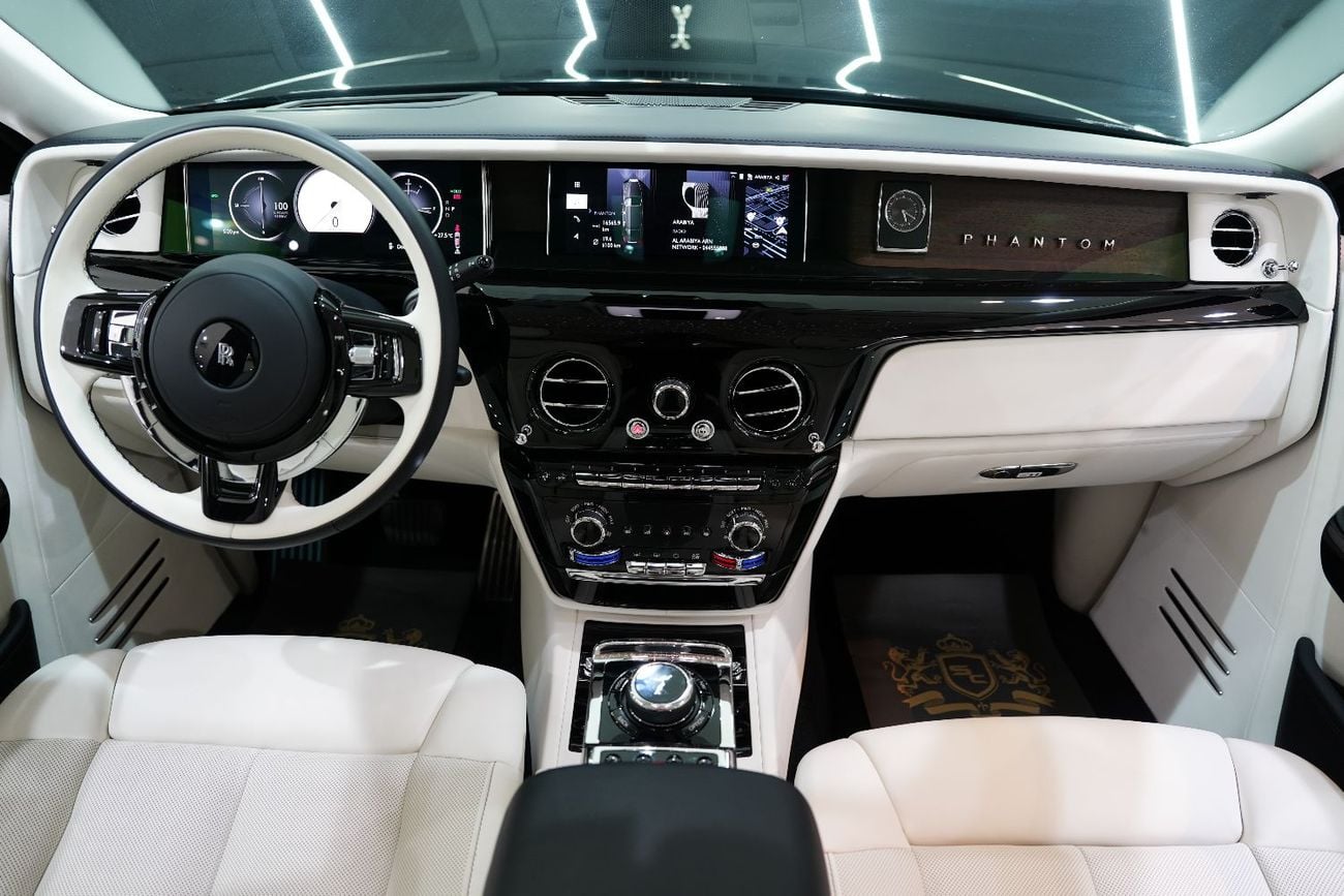 Rolls-Royce Phantom EWB 6.8L Executive Rear Seats w/ Entertainment Display, Bespoke Audio, Dealer Warr + Serv!!