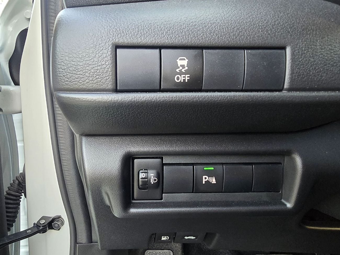 Suzuki Swift Suzuki Swift GLX 1.2L Two Tone White color with black roof  2026 model