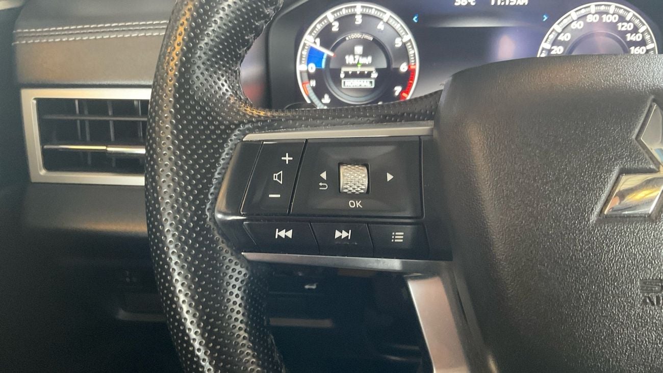 ميتسوبيشي آوتلاندر GLS HIGHLINE 2.5 GLX AUTO 4WD 7SEAT HL SRF | شامل الضمان | 0 ﺪﻔﻋﺓ ﺃﻮﻟﻯ