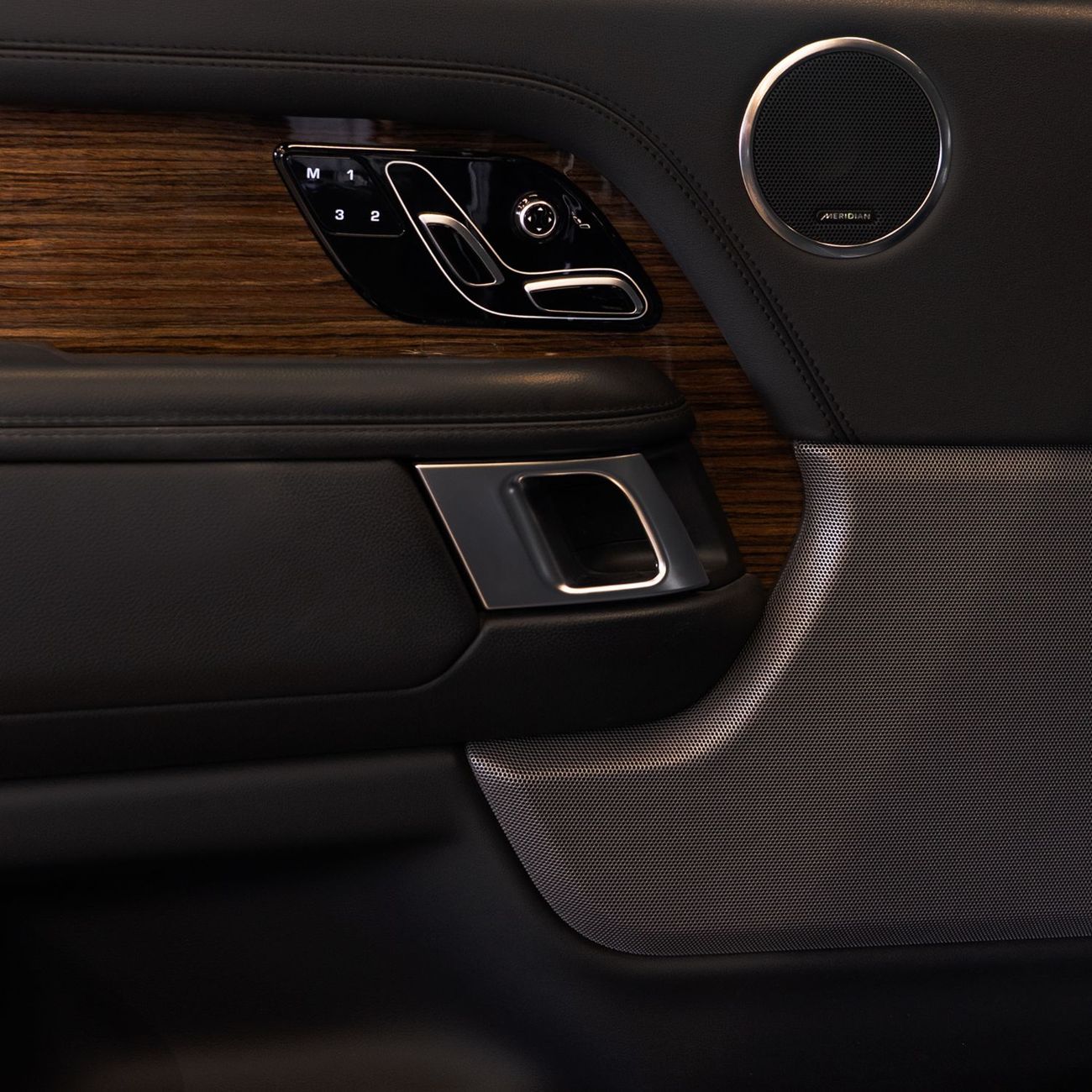 Land Rover Range Rover HSE 3.0L (380 HP) AED 2,394  pm  • 0% Downpayment • Range Rover HSE • 1 Year Warranty