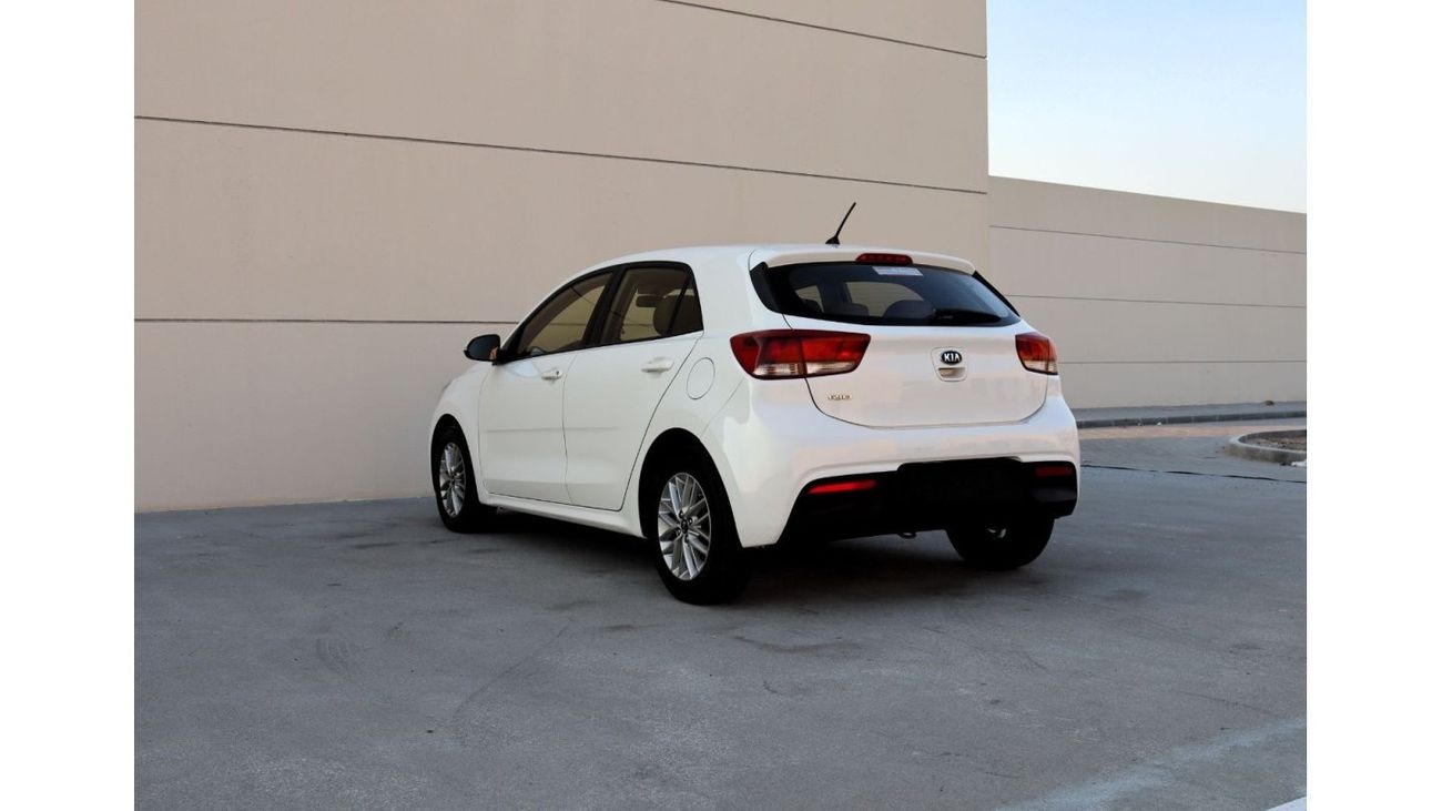 Kia Rio LX ACCIDENTS FREE - GCC - SUNROOF - ORIGINAL PAINT - PERFECT CONDITION INSIDE OUT