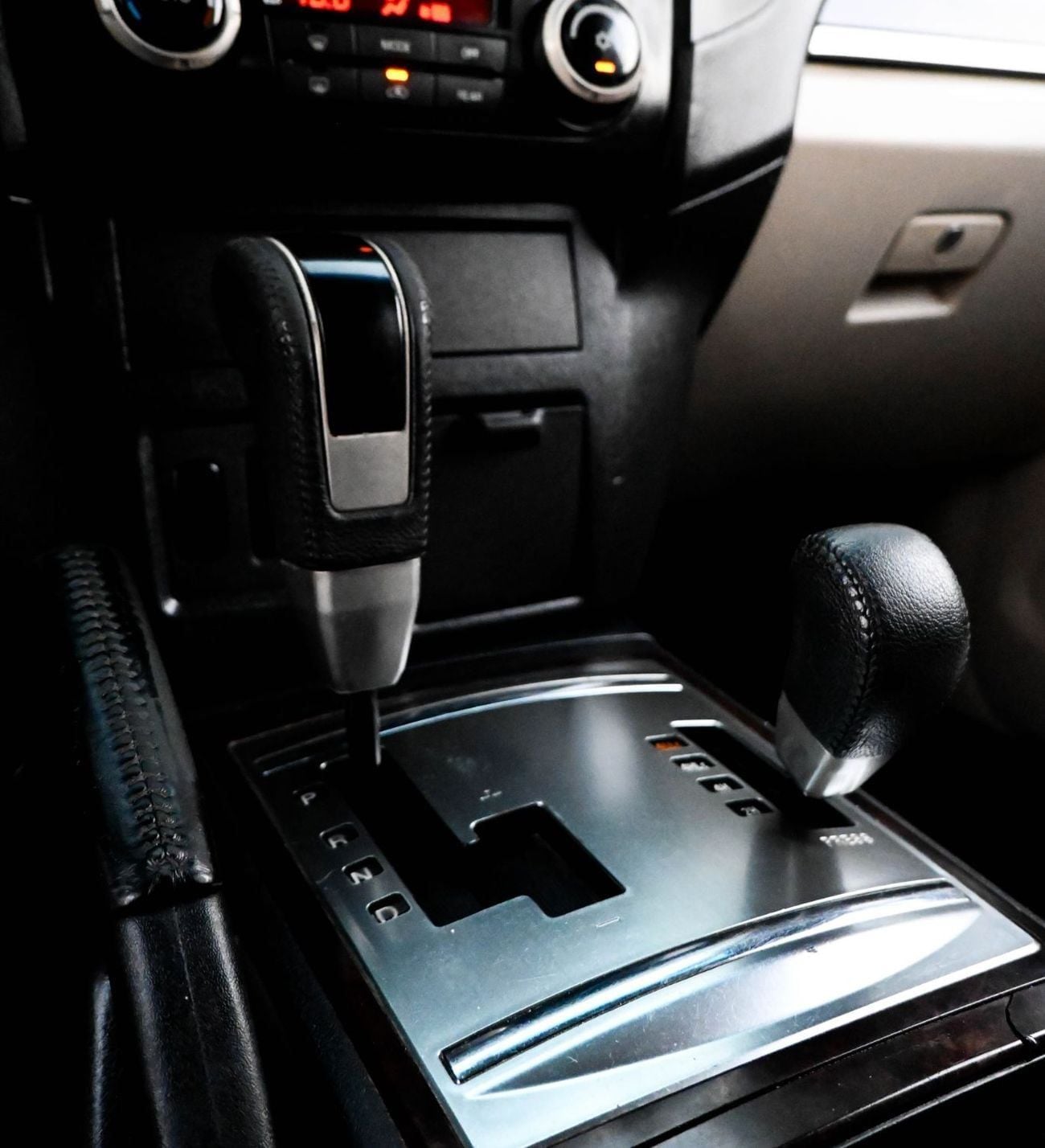 Mitsubishi Pajero GLS HIGHLINE Mitsubishi Pajero Gulf 2012 Specs in excellent condition 3.5L (5 Seater)